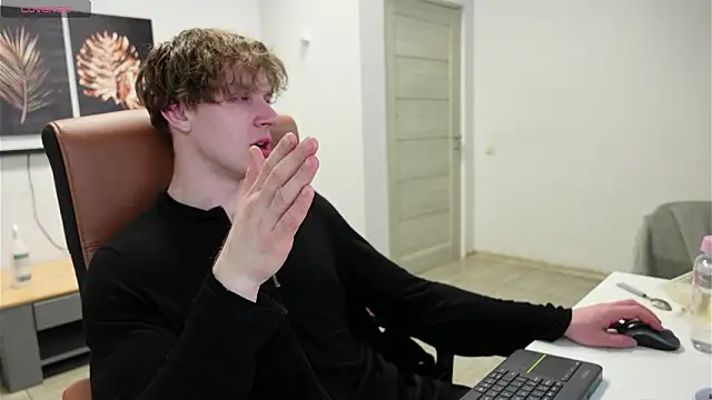 Snapshot of Charles_Dreams chatting on 03/16/26, 03:12 Charles Dreams online show from 03/16/26, 03:12