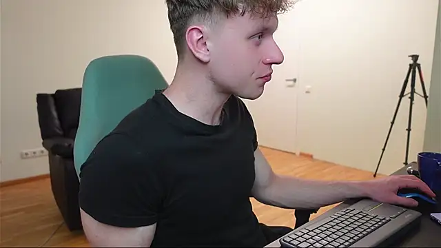 Snapshot of Charles_Dreams chatting on 04/03/26, 10:41 Charles Dreams online show from 04/03/26, 10:41