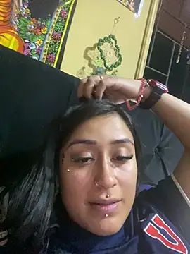 Snapshot of Felinamiau chatting on 03/18/26, 02:26 Felinamiau online show from 03/18/26, 02:26