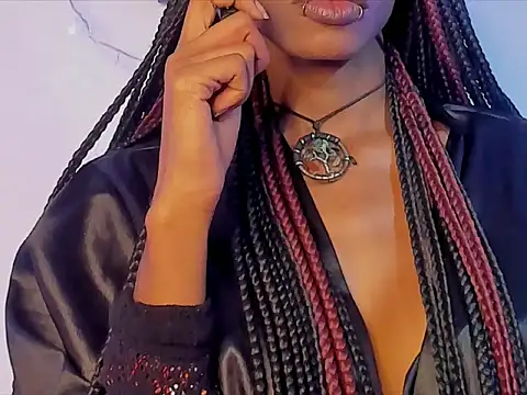 Snapshot of aprille15 chatting on 12/18/25, 01:22 aprille15 online show from 12/18/25, 01:22