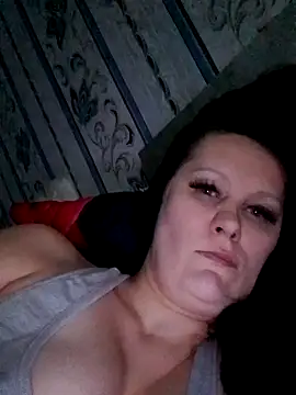 Snapshot of RomiTreats chatting on 11/15/25, 12:02 RomiTreats online show from 11/15/25, 12:02