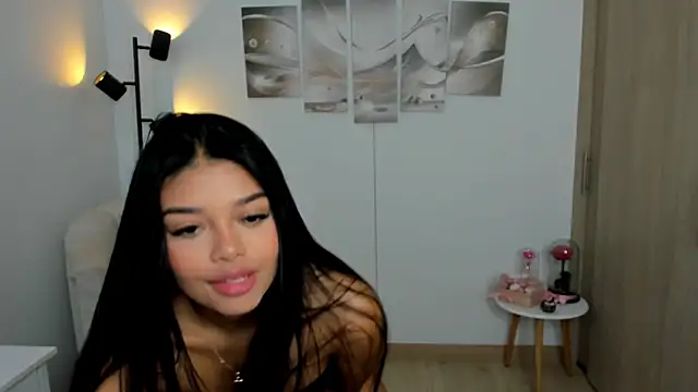 haileyflorez  online show from 05/06/26, 02:55