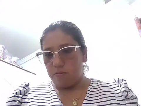 Snapshot of marcelaxxxl chatting on 11/25/25, 04:18 marcelaxxxl online show from 11/25/25, 04:18