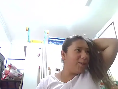 Snapshot of marcelaxxxl chatting on 11/26/25, 01:23 marcelaxxxl online show from 11/26/25, 01:23