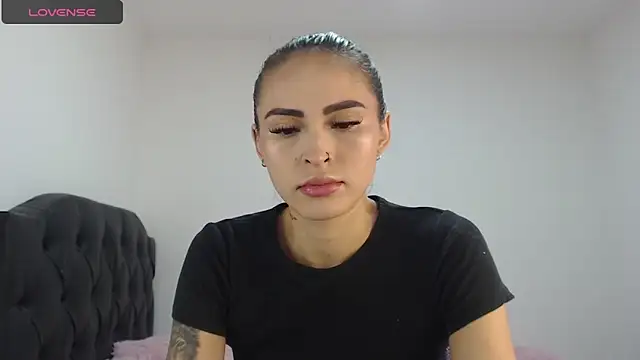 Snapshot of Linda__fiore chatting on 12/16/25, 10:48 Linda fiore online show from 12/16/25, 10:48