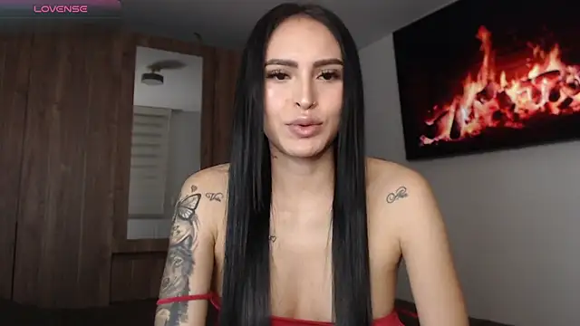 Snapshot of Linda__fiore chatting on 04/27/26, 05:05 Linda fiore online show from 04/27/26, 05:05