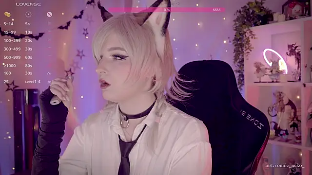 Snapshot of vronnier chatting on 11/14/25, 11:42 vronnier online show from 11/14/25, 11:42