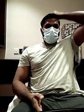 Snapshot of frolicme456 chatting on 11/17/25, 02:01 frolicme456 online show from 11/17/25, 02:01