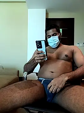 Snapshot of frolicme456 chatting on 12/23/25, 04:32 frolicme456 online show from 12/23/25, 04:32