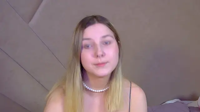 Snapshot of TinnaBurton chatting on 07/08/26, 04:22 TinnaBurton online show from 07/08/26, 04:22