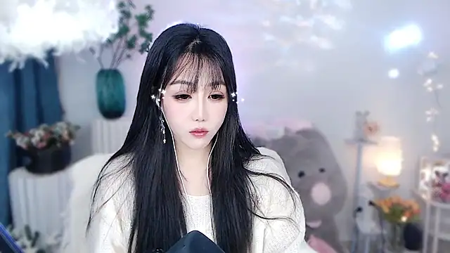 Snapshot of Laura_520 chatting on 11/29/25, 05:54 Laura 520 online show from 11/29/25, 05:54