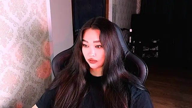 Snapshot of Emma_Uilson chatting on 01/11/26, 02:22 Emma Uilson online show from 01/11/26, 02:22