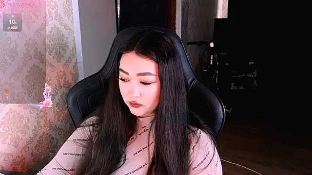 Snapshot of Emma_Uilson chatting on 03/08/26, 02:37 Emma Uilson online show from 03/08/26, 02:37