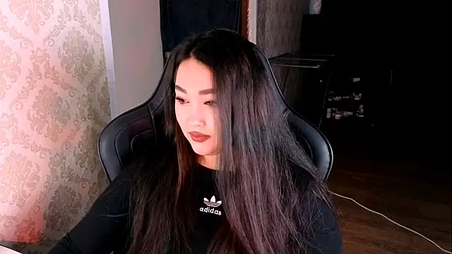 Emma Uilson online show from 06/06/26, 01:49