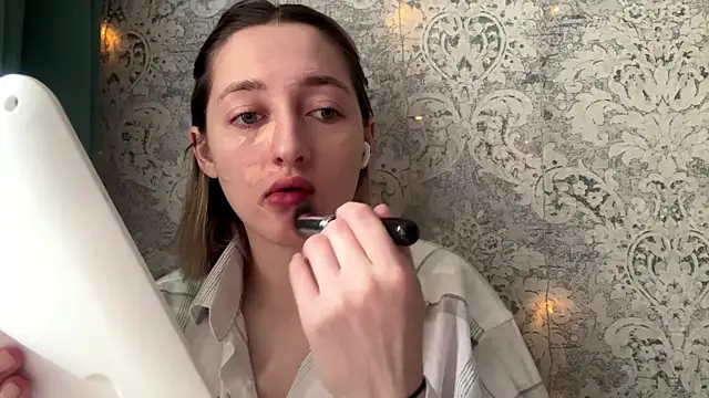 Snapshot of Emily_lyy chatting on 12/03/25, 09:18 Emily lyy online show from 12/03/25, 09:18