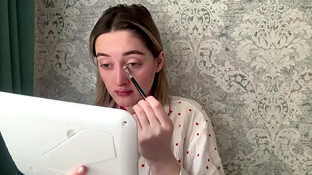 Snapshot of Emily_lyy chatting on 12/18/25, 10:54 Emily lyy online show from 12/18/25, 10:54