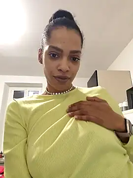 Snapshot of chanell95 chatting on 11/14/25, 02:05 chanell95 online show from 11/14/25, 02:05