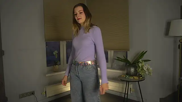 Snapshot of SusyGlines chatting on 11/18/25, 03:23 SusyGlines online show from 11/18/25, 03:23