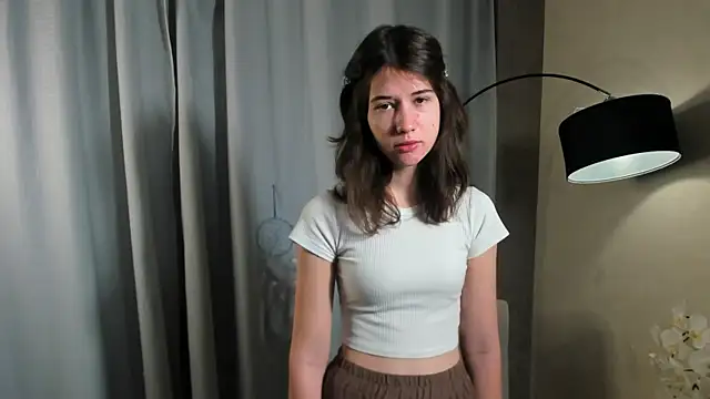 Snapshot of MarilynMun chatting on 11/26/25, 02:23 MarilynMun online show from 11/26/25, 02:23