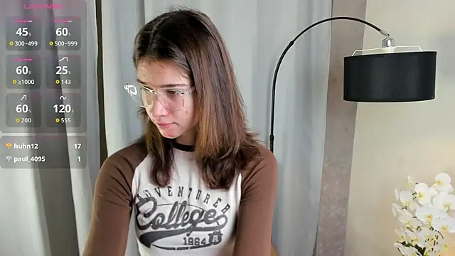 Snapshot of MarilynMun chatting on 12/18/25, 02:06 MarilynMun online show from 12/18/25, 02:06