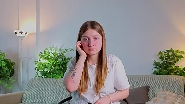 Snapshot of LesaFeldker chatting on 11/27/25, 01:18 LesaFeldker online show from 11/27/25, 01:18