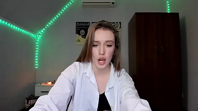 Snapshot of tinyglow chatting on 12/02/25, 02:12 tinyglow online show from 12/02/25, 02:12