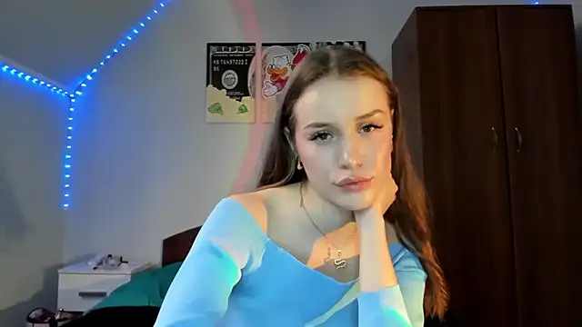 Snapshot of tinyglow chatting on 12/03/25, 04:49 tinyglow online show from 12/03/25, 04:49