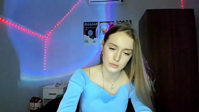 Snapshot of tinyglow chatting on 12/04/25, 04:55 tinyglow online show from 12/04/25, 04:55