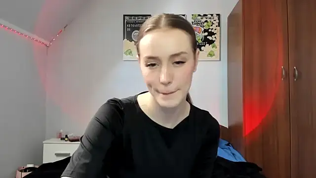 tinyglow online show from 04/26/26, 02:37