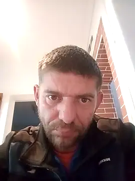 Snapshot of Motosz chatting on 11/17/25, 02:56 Motosz online show from 11/17/25, 02:56