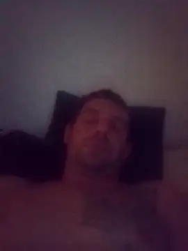 Snapshot of Motosz chatting on 11/26/25, 03:24 Motosz online show from 11/26/25, 03:24