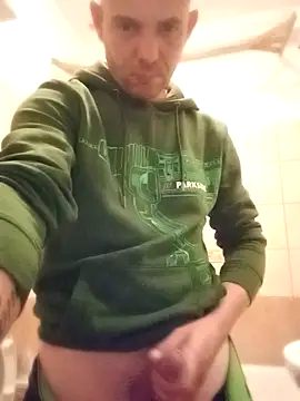 Snapshot of Motosz chatting on 12/01/25, 05:40 Motosz online show from 12/01/25, 05:40