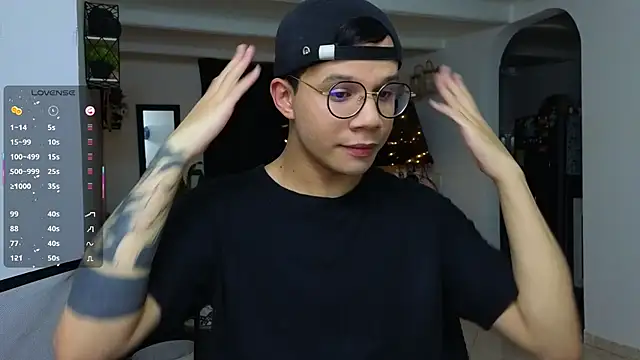 Snapshot of MarcoKostov chatting on 12/14/25, 02:28 MarcoKostov online show from 12/14/25, 02:28