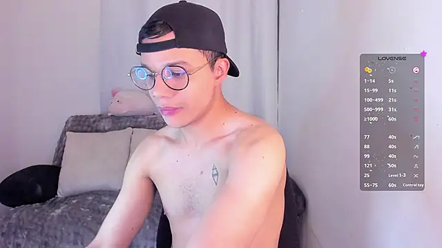 Snapshot of MarcoKostov chatting on 12/14/25, 08:35 MarcoKostov online show from 12/14/25, 08:35