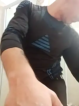 Snapshot of platone09 chatting on 12/20/25, 05:20 platone09 online show from 12/20/25, 05:20