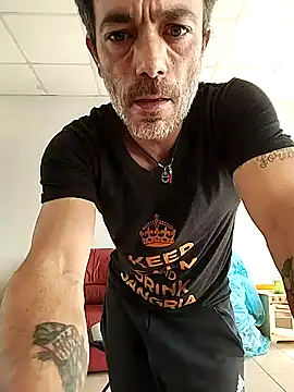 Snapshot of platone09 chatting on 04/17/26, 01:36 platone09 online show from 04/17/26, 01:36