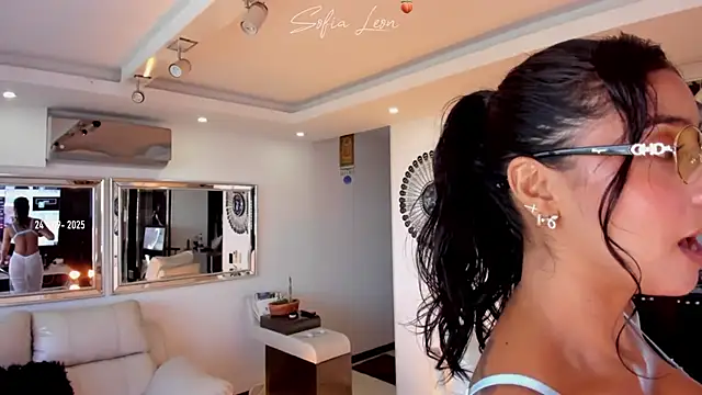 sofiasexhot online show from 09/24/25, 01:03