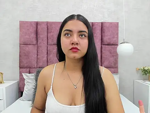 Snapshot of SalomeLee chatting on 12/05/25, 11:08 SalomeLee online show from 12/05/25, 11:08