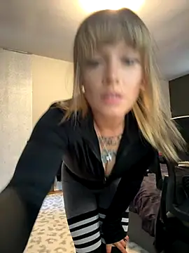 Snapshot of sofrancy chatting on 11/23/25, 03:23 sofrancy online show from 11/23/25, 03:23