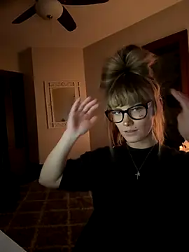 Snapshot of sofrancy chatting on 12/01/25, 10:37 sofrancy online show from 12/01/25, 10:37