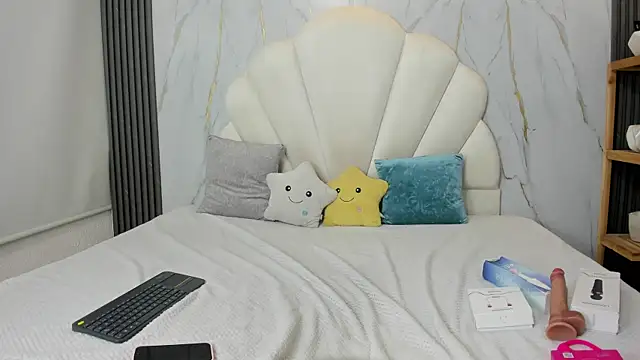 Snapshot of Emily_Frostt chatting on 06/16/26, 11:35 Emily Frostt online show from 06/16/26, 11:35