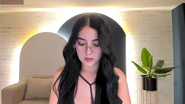 Snapshot of HaileyRoss_ chatting on 05/16/26, 02:19 HaileyRoss online show from 05/16/26, 02:19