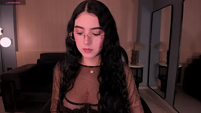 Snapshot of HaileyRoss_ chatting on 06/19/26, 02:38 HaileyRoss online show from 06/19/26, 02:38