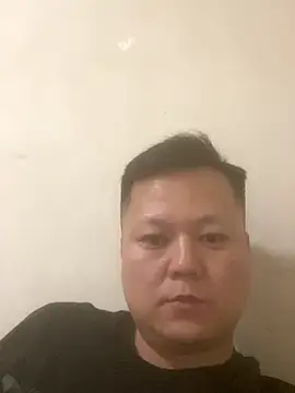 Snapshot of geenn- chatting on 11/15/25, 03:52 geenn- online show from 11/15/25, 03:52