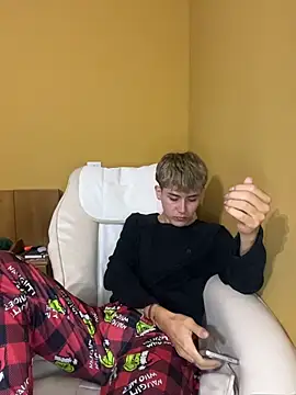 Snapshot of Noah21_ chatting on 12/13/25, 09:09 Noah21 online show from 12/13/25, 09:09