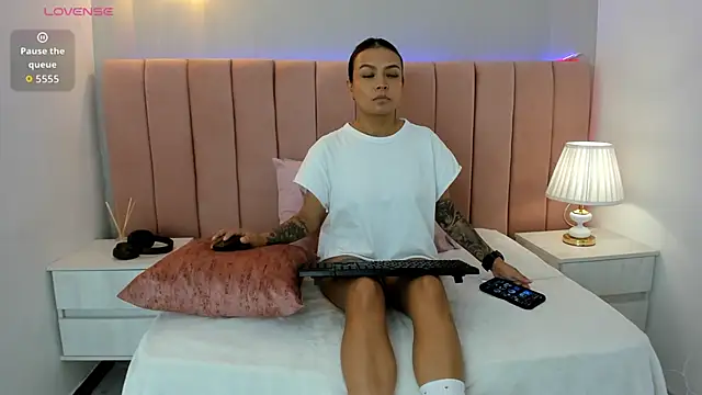 Anita wood online show from 11/21/25, 09:46