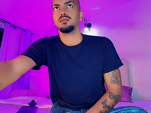 Snapshot of KMichelle1 chatting on 12/02/25, 03:12 KMichelle1 online show from 12/02/25, 03:12