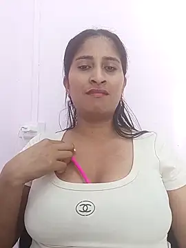 Snapshot of CarolinaNavas33 chatting on 03/28/26, 09:03 CarolinaNavas33 online show from 03/28/26, 09:03