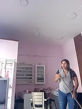 Snapshot of CarolinaNavas33 chatting on 03/31/26, 03:23 CarolinaNavas33 online show from 03/31/26, 03:23