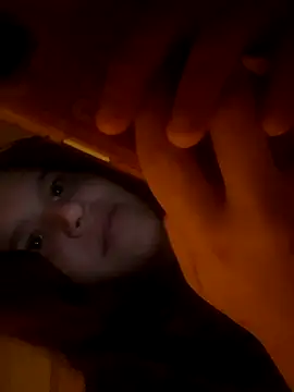 Snapshot of AngelSin04 chatting on 11/16/25, 10:59 AngelSin04 online show from 11/16/25, 10:59